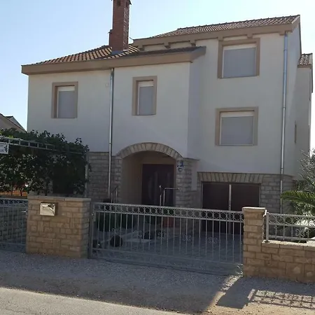 M&m * Biograd Na Moru